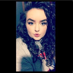 Meet your Posher, Caitlin